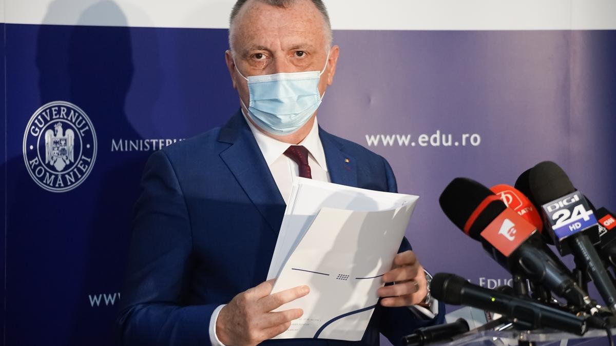 Sorin Cîmpeanu: 77,5% dintre părinții chestionați nu vor să își vaccineze copiii  