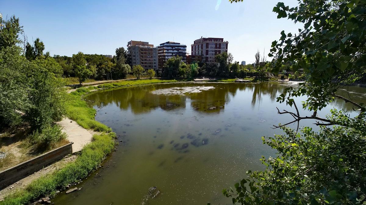Vremea va fi mai caldă decât în mod normal în următoarea lună