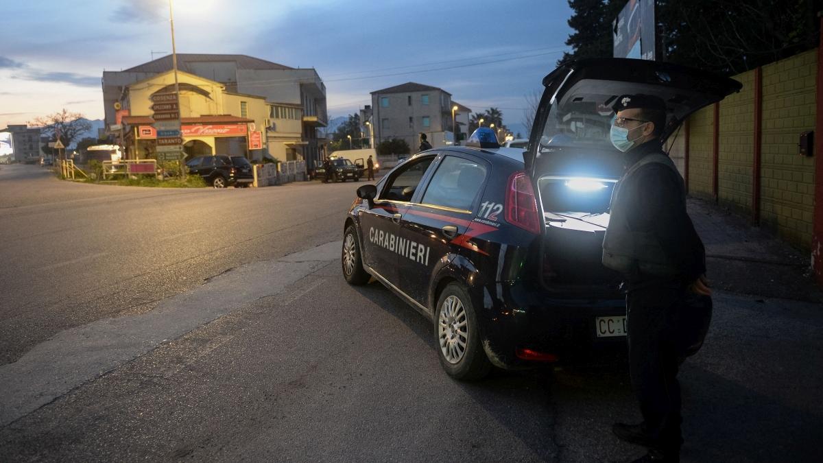 Tragedie în Italia. O fată de 15 ani a murit după ce a fost împuşcată de fratele ei, în vârstă de 13 ani