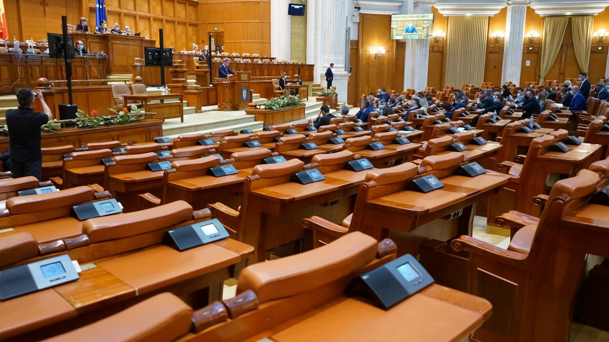Mesajul USR după respingerea cabinetului Cioloș: Avem o nouă majoritate USL în Parlamentul României