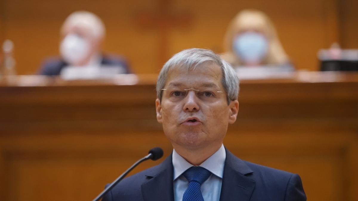GAFĂ de proporții în Parlament! Cioloş a cerut un moment de reculegere pentru cei “40 de morţi” ai pandemiei COVID