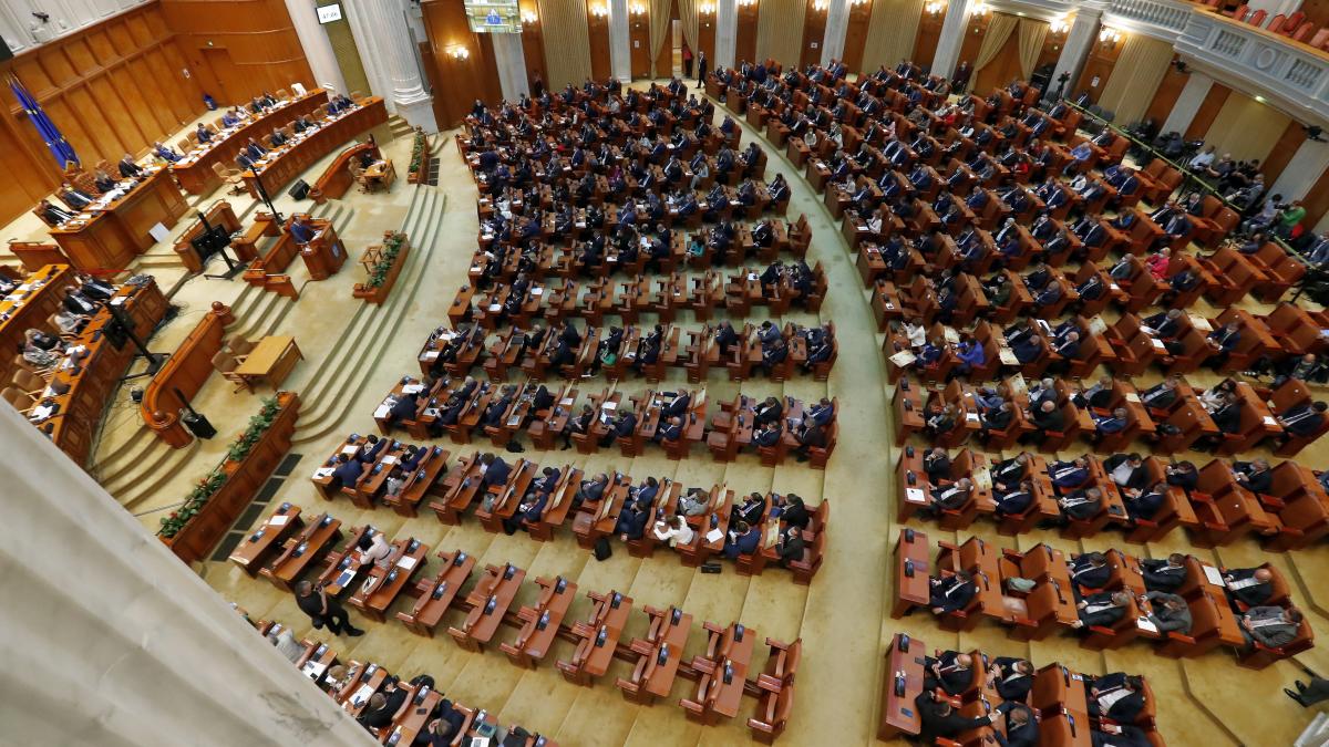 Parlament: Birourile permanente reunite au luat act de depunerea mandatului lui Nicolae Ciucă