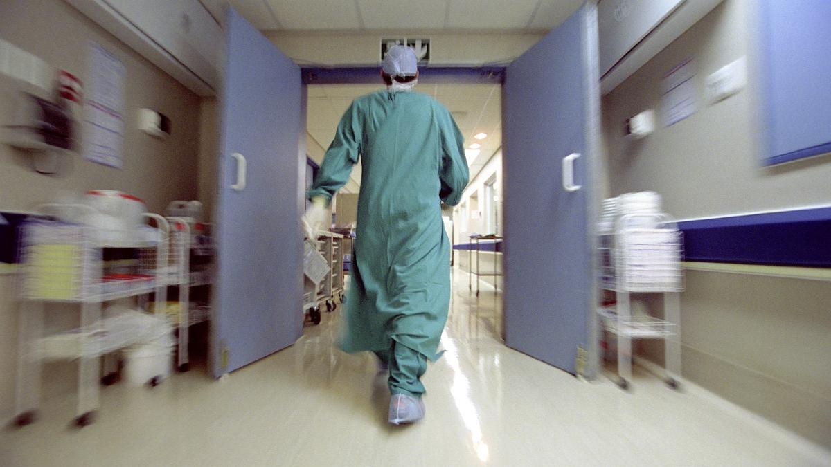 Coronavirus: Belgia va suspenda licenţele profesioniştilor din domeniul medical care nu se vor vaccina până în aprilie 2022