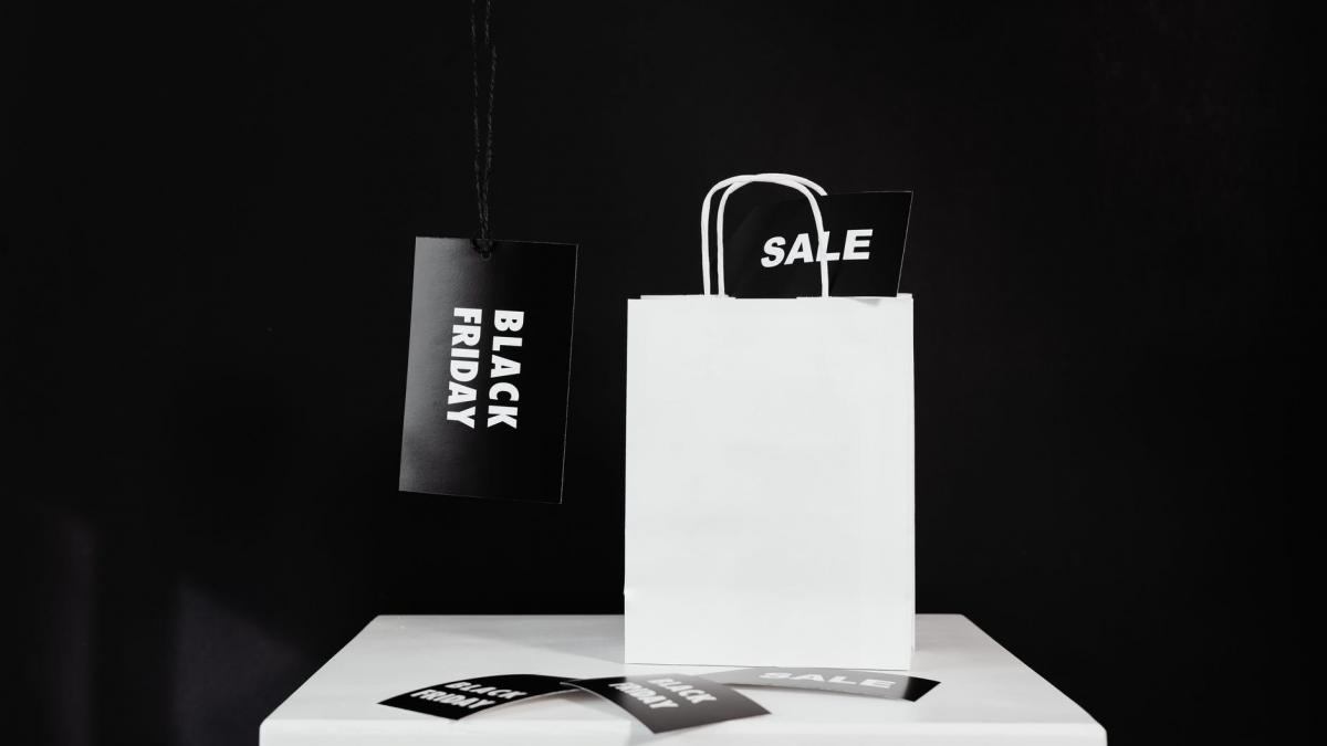 Black Friday: 11 site-uri cu promoții speciale, amendate de ANPC
