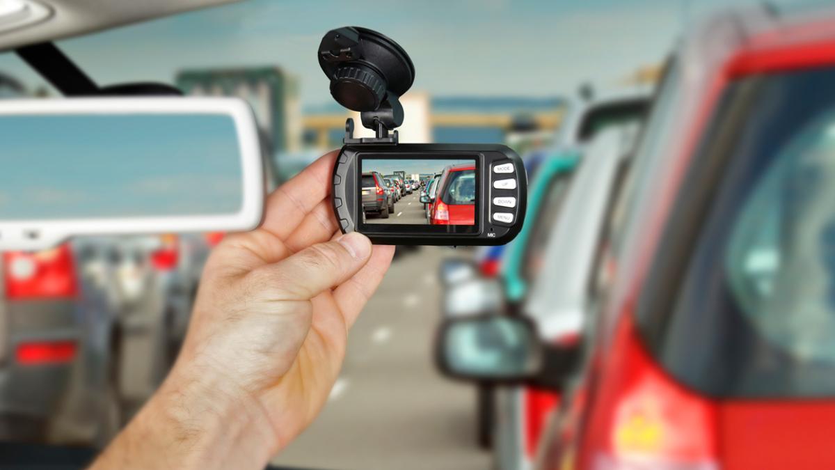 Preocupările aleșilor în 2021: Delațiunea video în trafic, mașini mai scumpe pentru stat și digitalizarea pescuitului