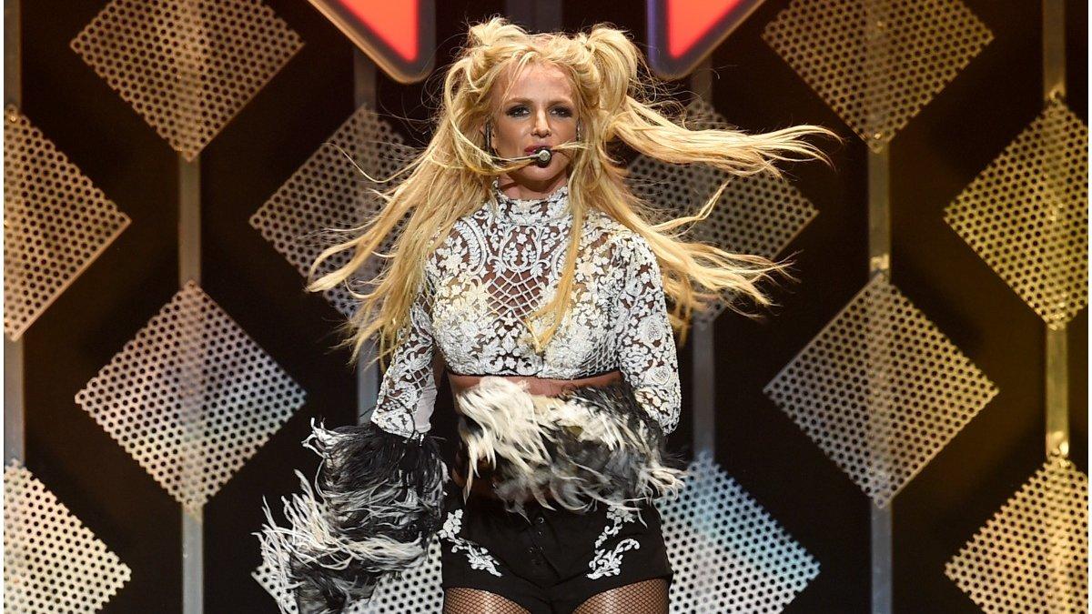 Britney Spears scapă de sub tutela tatălui său, după 13 ani în care acesta i-a controlat averea