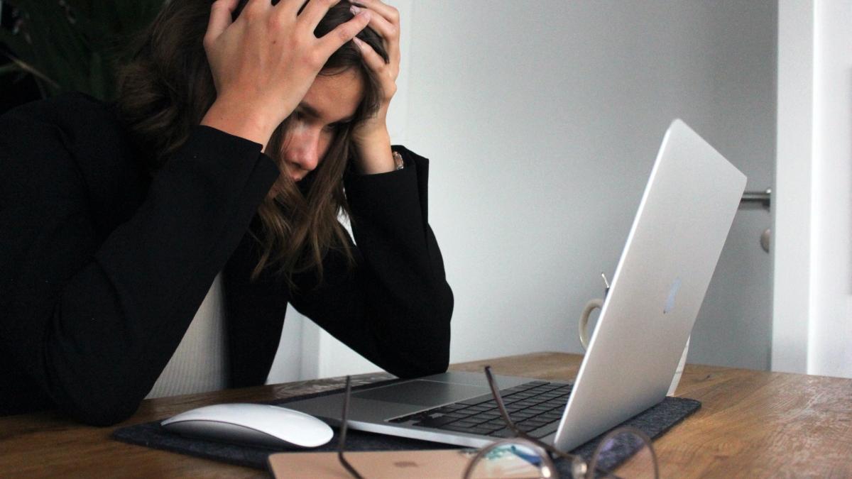 Explicaţiile psihologului: Sindromul Impostorului sau ciudatul sentiment că ai păcălit pe toată lumea...