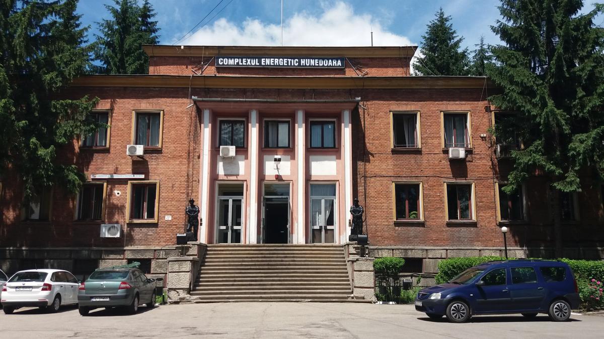 Firmele de stat sărbătoresc datoriile de 10 miliarde cu creșteri salariale de un miliard