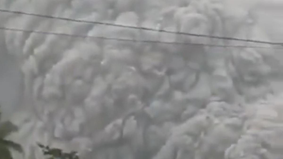 Scene apocaliptice în Indonezia, după ce vulcanul Semeru a erupt