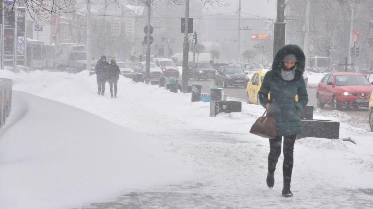 Atenţionare de călătorie. Căderi masive de zăpadă şi vânt puternic în Serbia