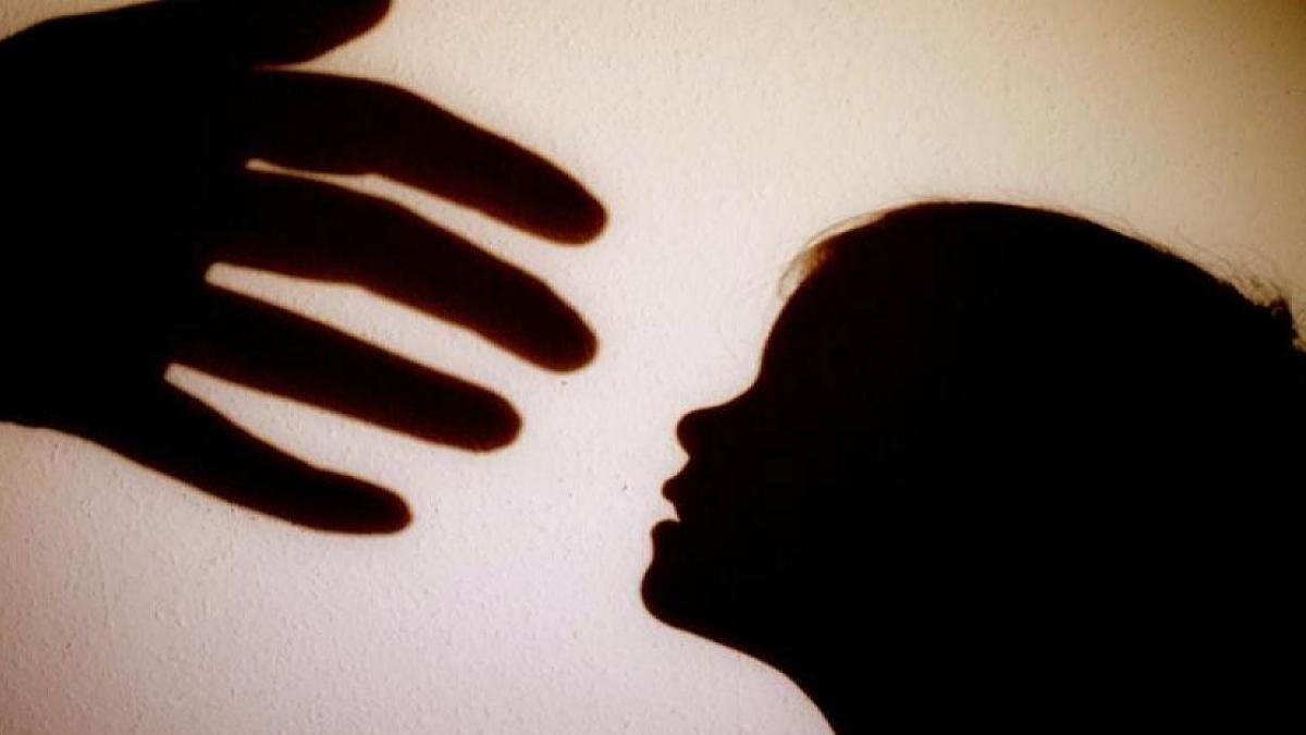 Individ arestat, anchetat și judecat pentru agresiune sexuală - achitat pentru că nu a atins „penal” victimele
