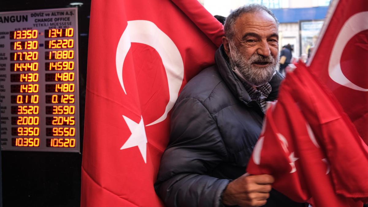 Foamea clatină tronul lui Erdogan