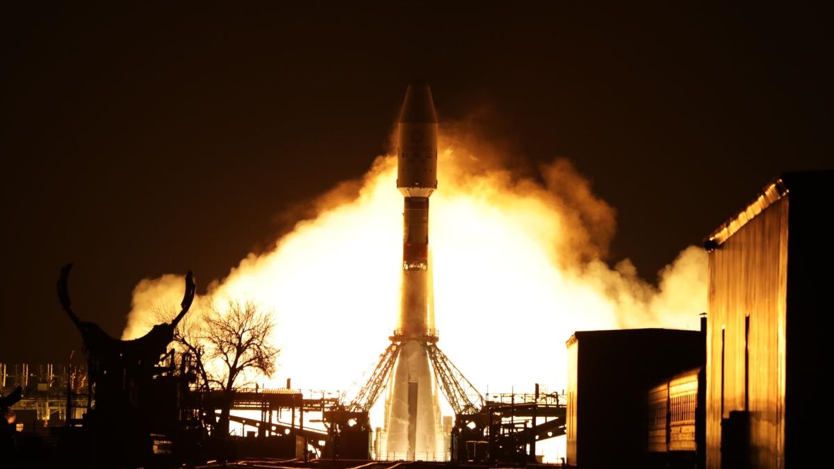 Părți ale unei rachete rusești au intrat necontrolat în atmosfera terestră