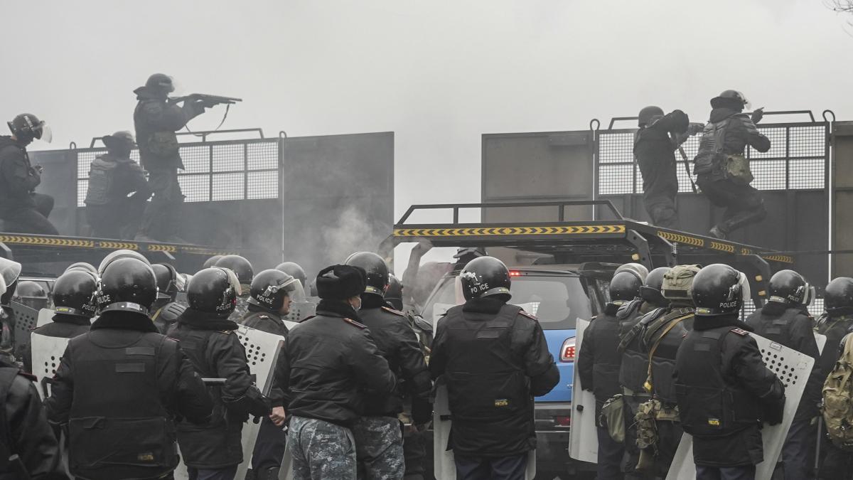 Kazahstan, în flăcări. Președintele cheamă în ajutor armata rusă