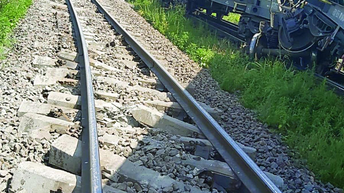 Trei vagoane ale unui tren privat de marfă au deraiat în Galați