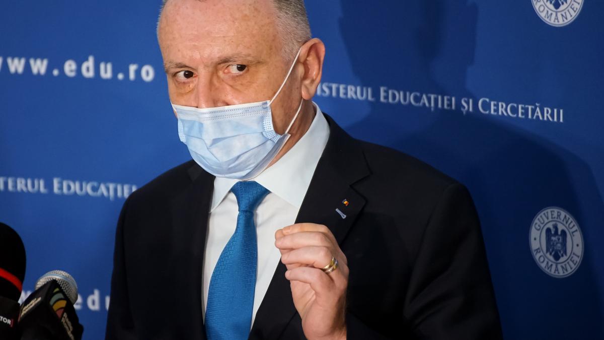 Sorin Cîmpeanu transferă incompetența autorităților privind testele de salivă asupra părinților
