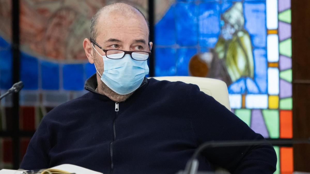 Umaniștii îi dau o lecție lui Nicușor Dan