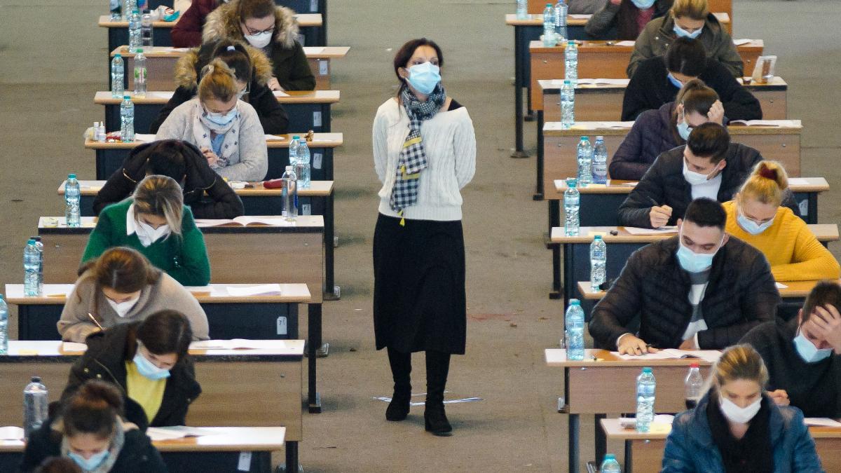 Guvernul vrea să reducă cheltuielile cu formarea medicilor
