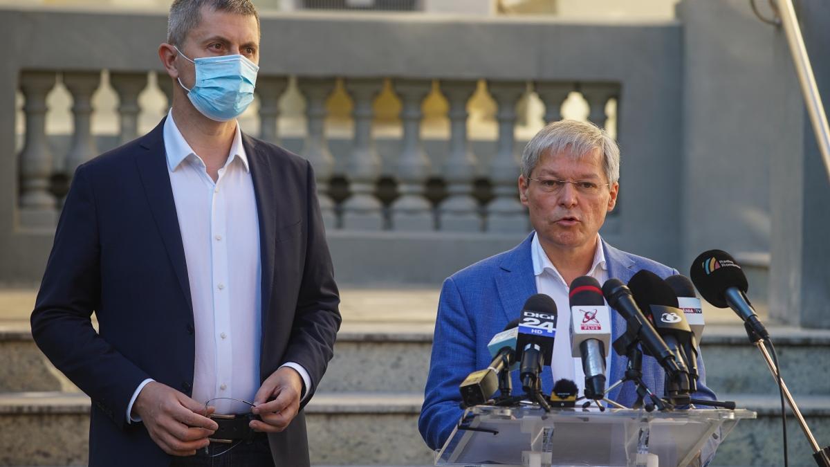 Scandal în USR. O nouă reacție a lui Cioloș: Faptul că mesajul meu este inconfortabil pentru unii colegi e de înțeles. Ce e de neacceptat este chemarea partidului la arme sub pretextul că președintele ar dori să distrugă partidul