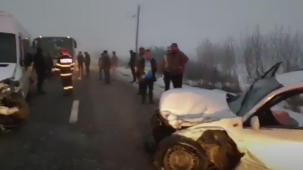 accident grav in cluj un microbuz scolar s a ciocnit de un autoturism