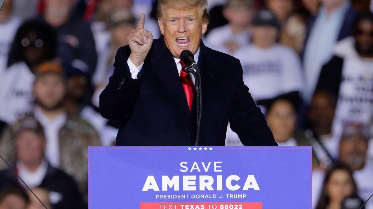 Trump se întoarce la Casa Albă pe tancurile rusești