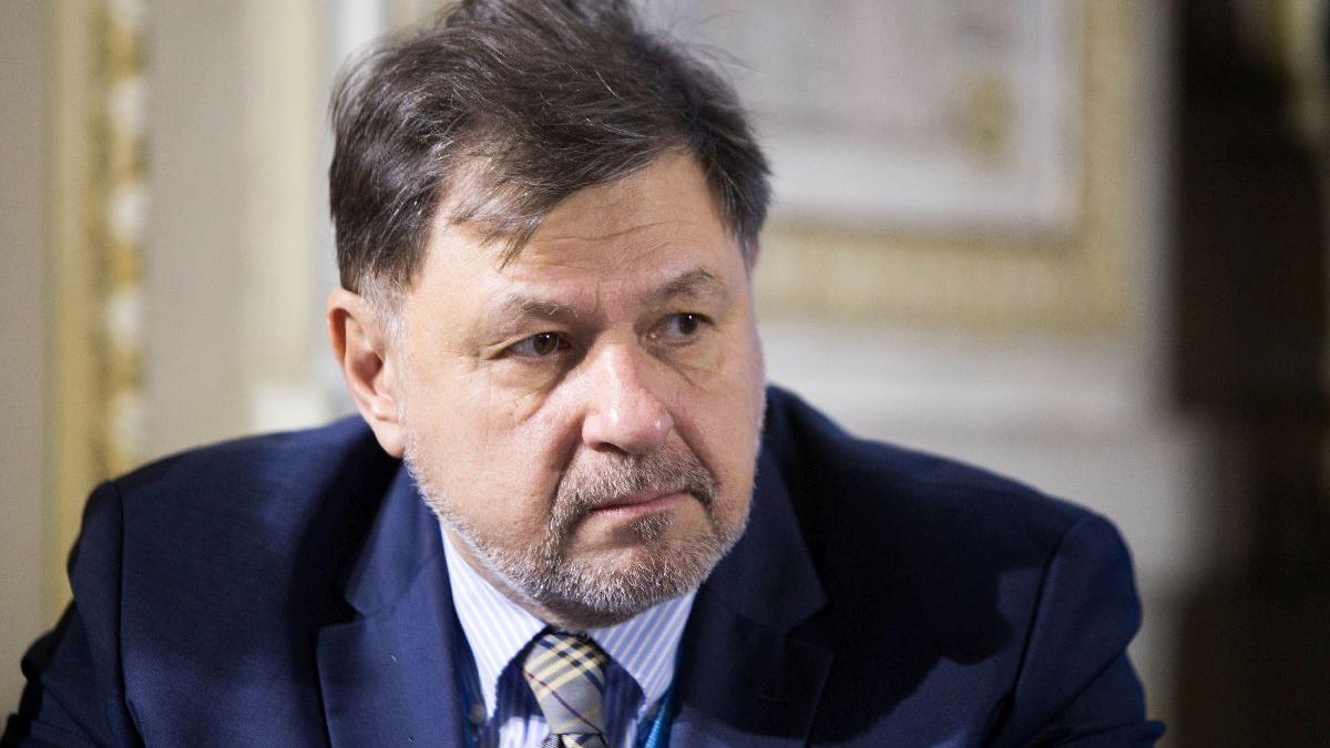 Rafila: Folosirea măștii e o măsură de bun simț. Sfatul meu e să o folosim și afară