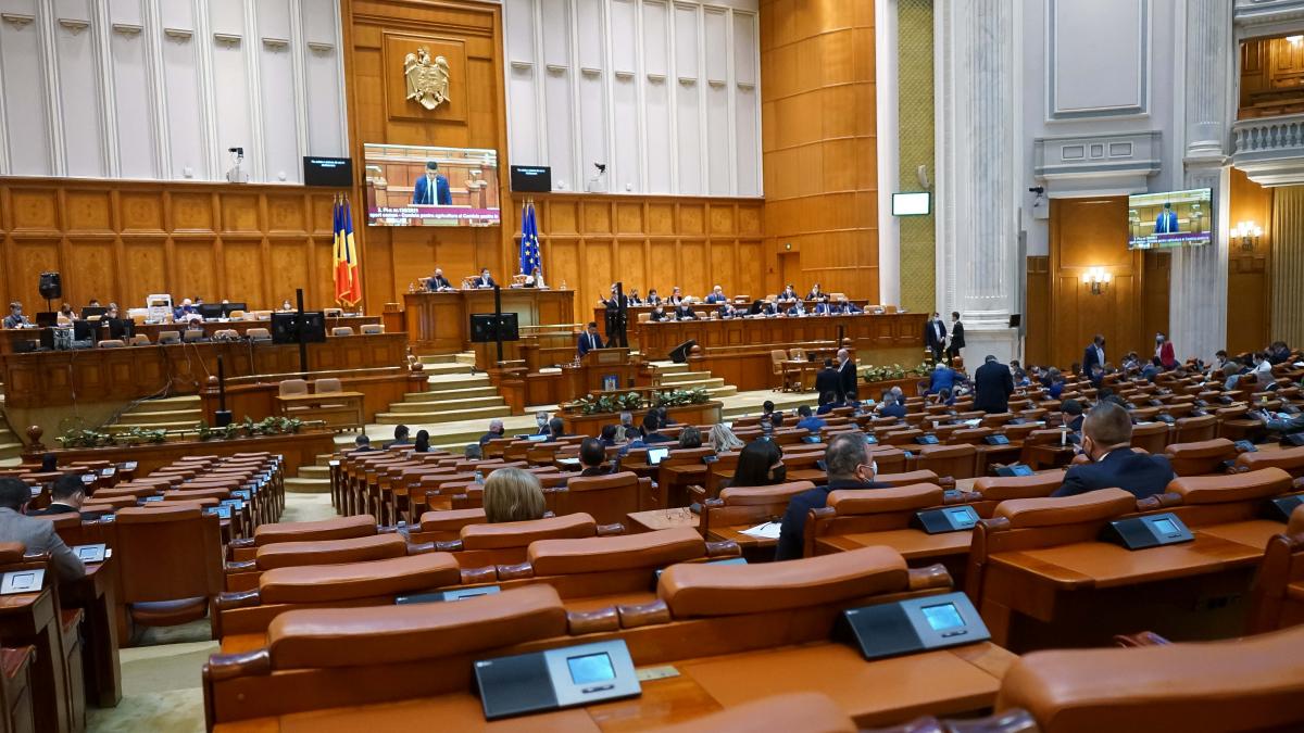 Proiect de lege. Funcția de polițist, anterioară dobândirii calității de procuror sau judecător, inclusă ca vechime la pensia specială 