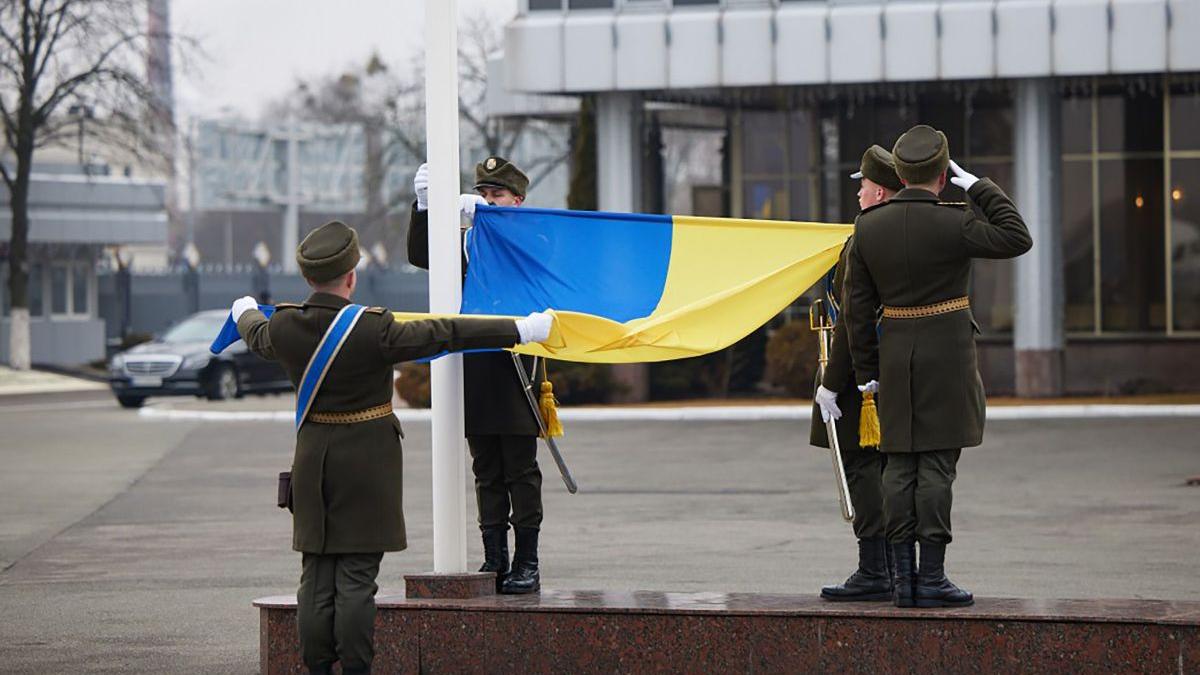 NATO îşi închide temporar biroul din Kiev