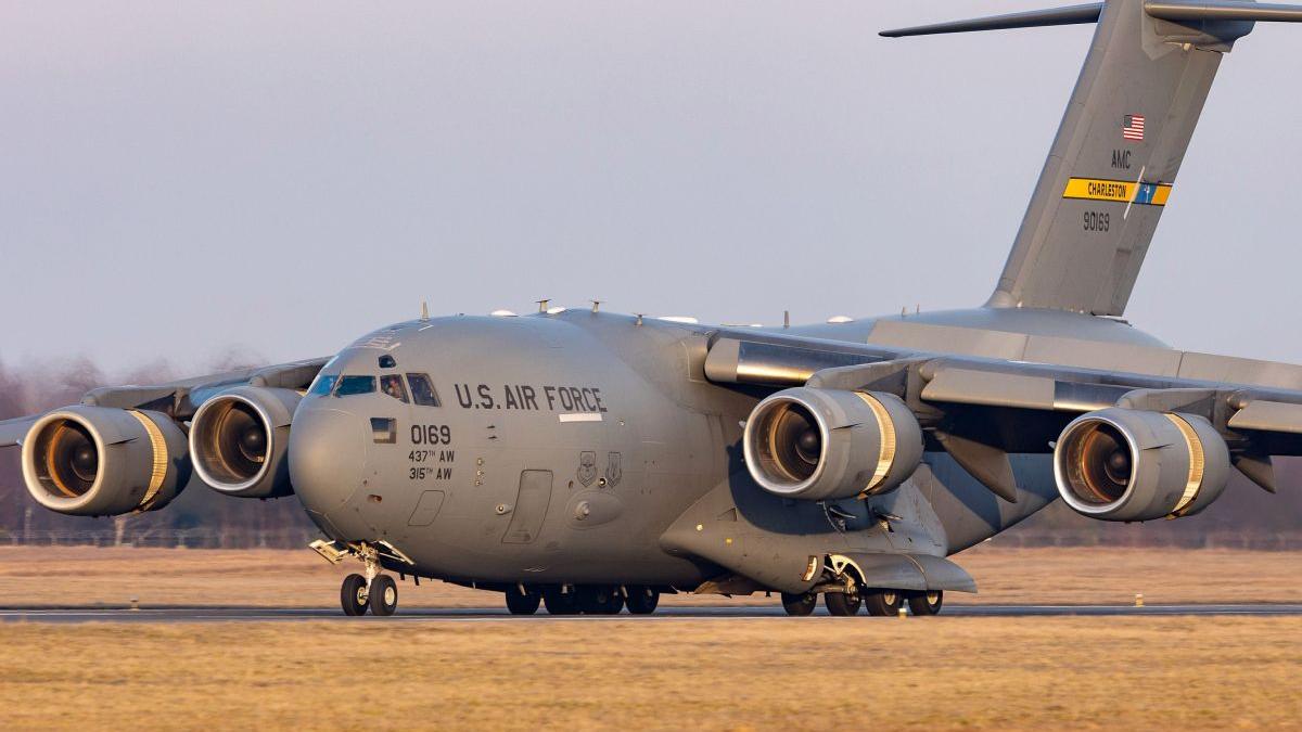 SUA transferă trupe şi aeronave militare în estul Europei, în contextul crizei cu Rusia