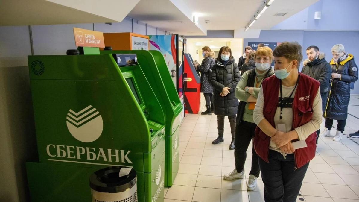 Rusia, supusă  războiului economic: Oamenii își văd resursele spulberate