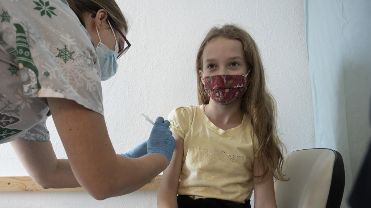 Vaccinul anti-COVID, aproape ineficient la copiii de 5 - 11 ani 