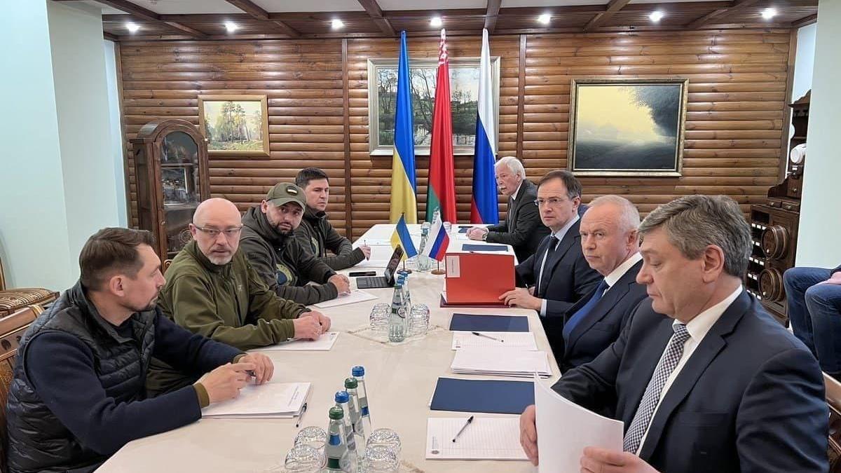 Progrese în negocierile Ucraina-Rusia. Kievul rămâne însă sceptic în privința intenţiilor Moscovei