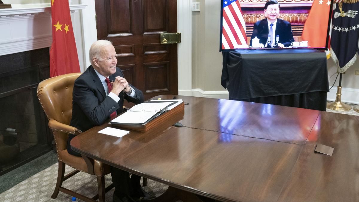 Xi Jinping pledează în discuţia cu Joe Biden pentru evitarea conflictelor şi confruntărilor