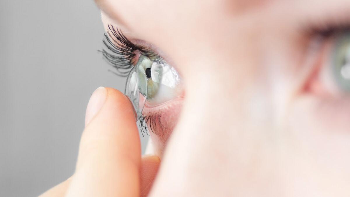 Lentile de contact sau ochelari de vedere? Ce metoda de corectie optica ti se pare la indemana?