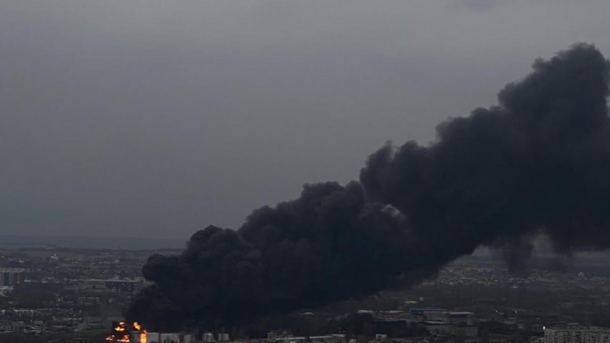 UPDATE Forțele ruse au lovit ținte militare din orașul Liov. Incendiu de proporții la o instalație petrolieră