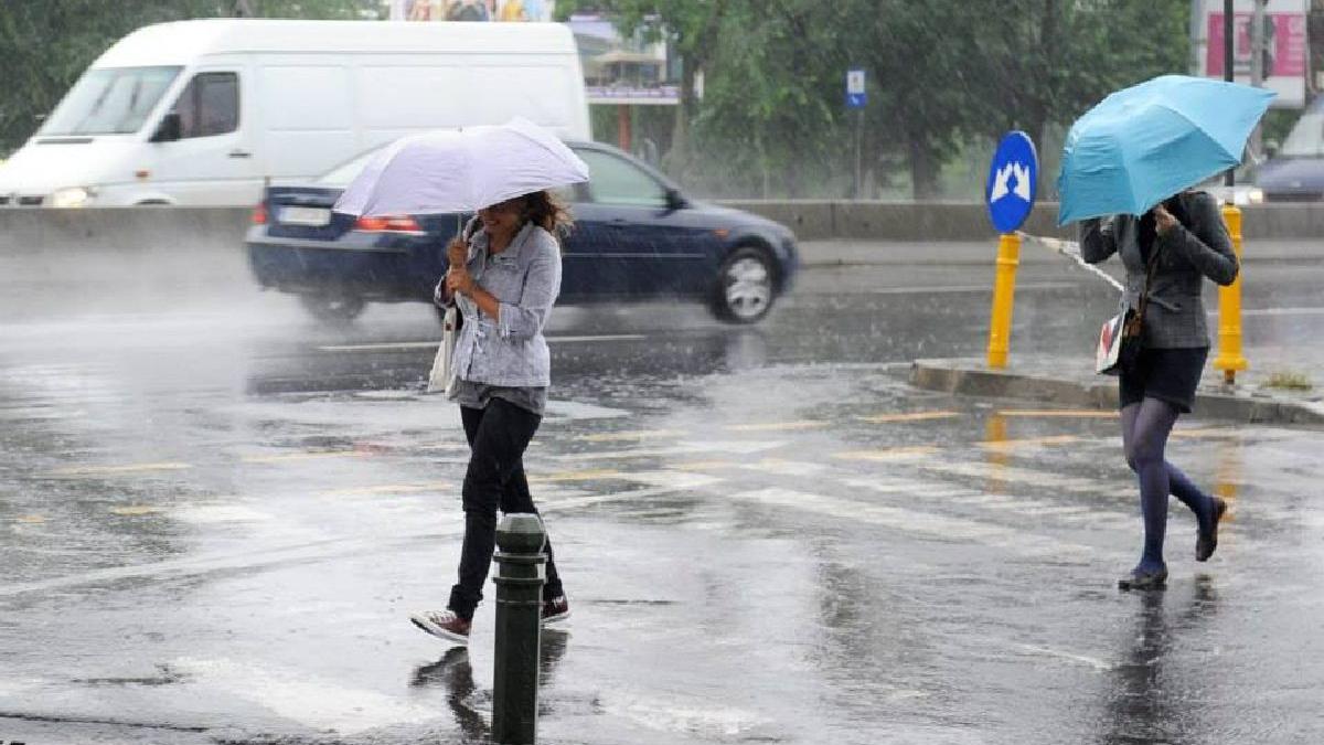 Prognoză METEO pentru Capitală, până luni: De la maxime de 22 grade la 15, ploi și fulgere