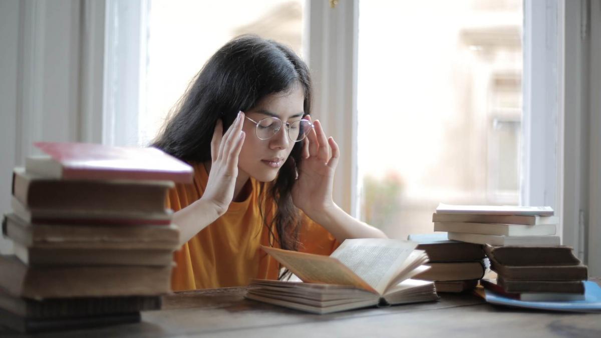 Situația ÎNGRIJORĂTOARE a elevilor români. Se simt singuri, extenuați și nepregătiți pentru examene