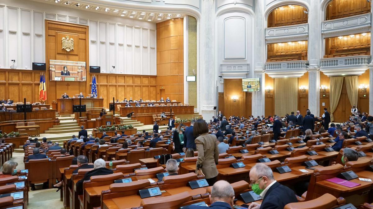 30.000 de contabili resping ideile propuse de Parlament de modificare a funcţionării profesiei