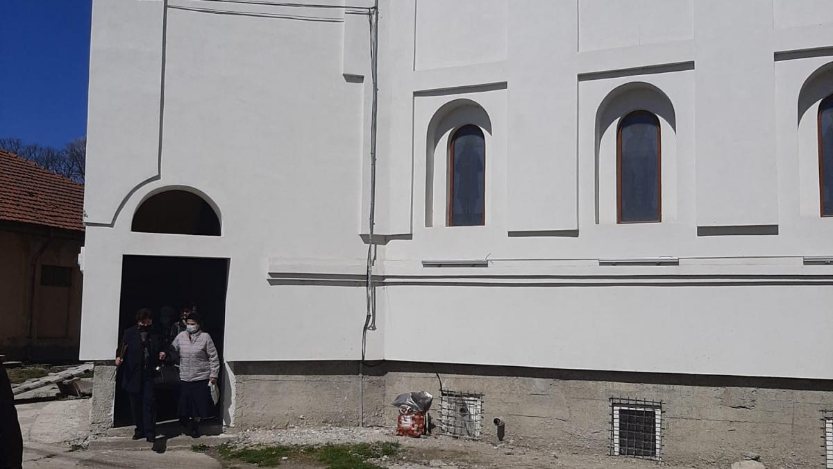 Rugăciune împotriva războiului, într-o biserică din Piteşti