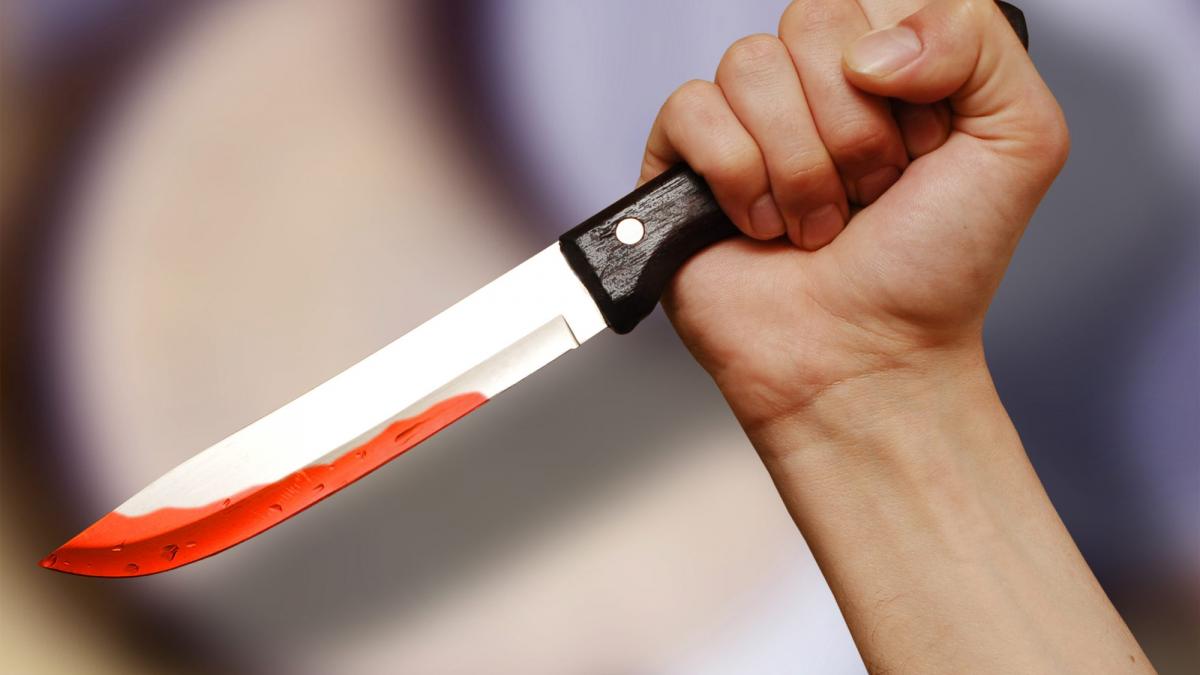 Argeș: Tânăr de 17 ani, înjunghiat în spate, în urma unui conflict