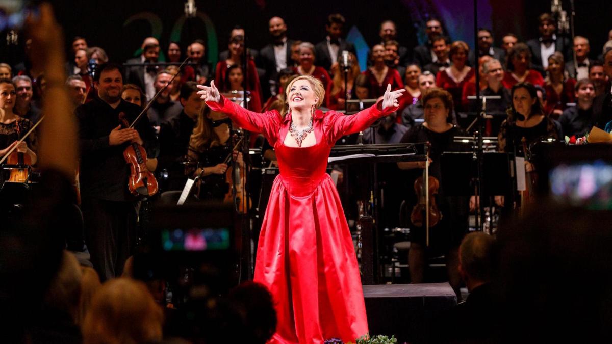 Jubileul celei mai bune soprane din lume și recital masterclass la Iași  - era Elena Moșuc a început