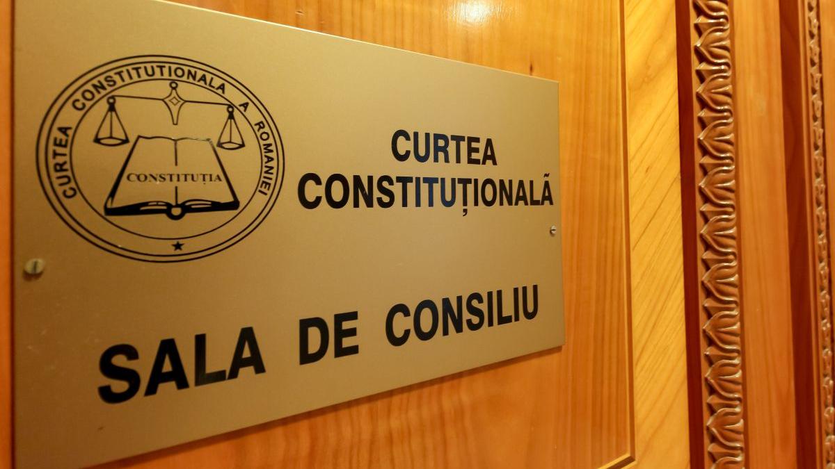 Candidații propuși pentru un loc la CCR, audiați astăzi în Comisia juridică a Camerei Deputaților