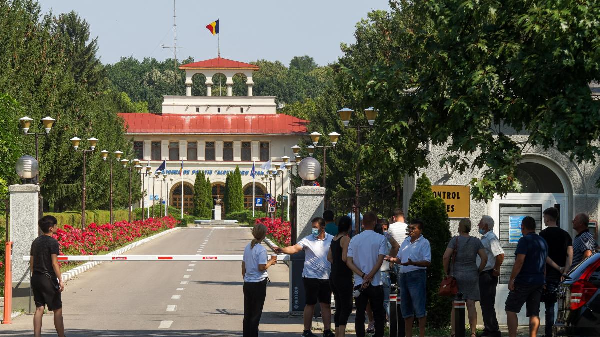 Cât costă să ajungi la Academia de Poliţie