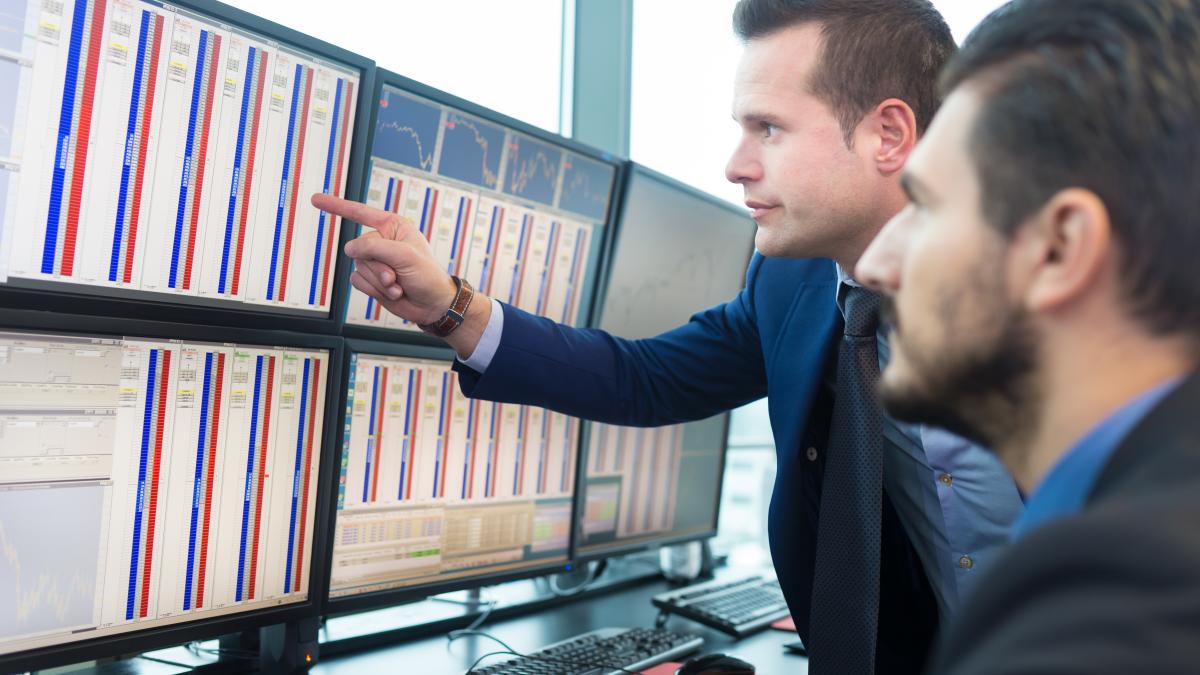 Paradoxul din America: Bursele, în scădere continuă. Numărul de oferte muncă, în continuă creștere
