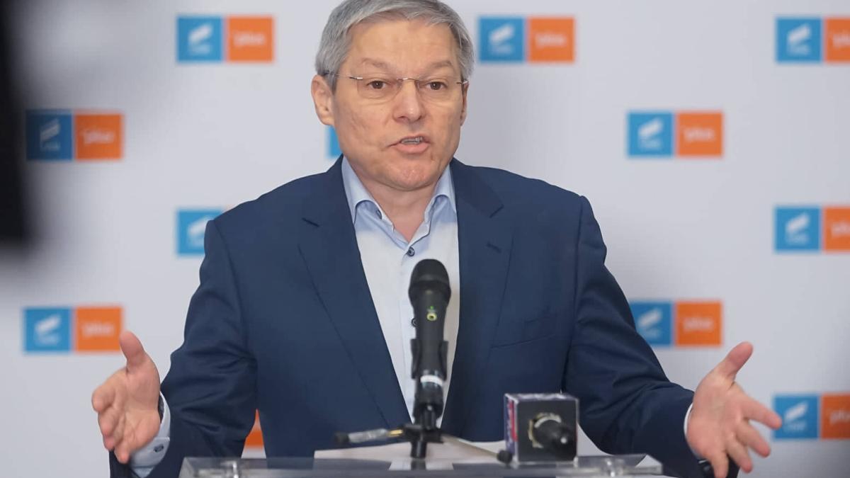 Dacian Cioloș și alți 4 europarlamentari și-au anunțat plecarea din USR