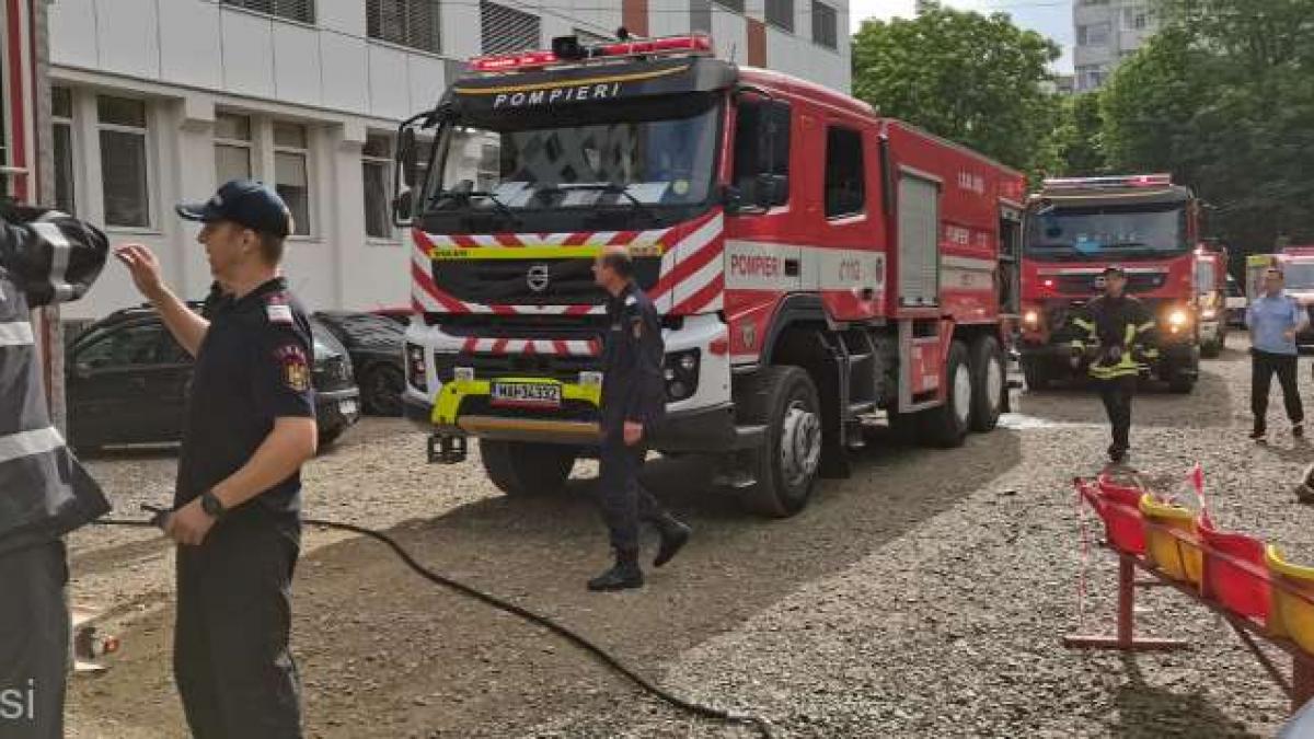 incendiu la spitalul de copii sfanta maria din iasi se deplaseaza mai multe autospeciale de interventie
