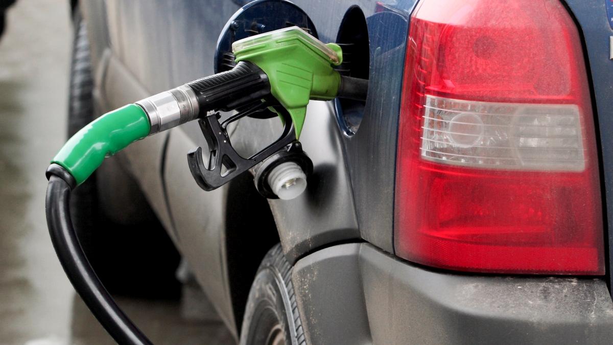 Proteste MASIVE din cauza exploziei costurilor la carburanți. Transportatorii cer plafonarea prețurilor