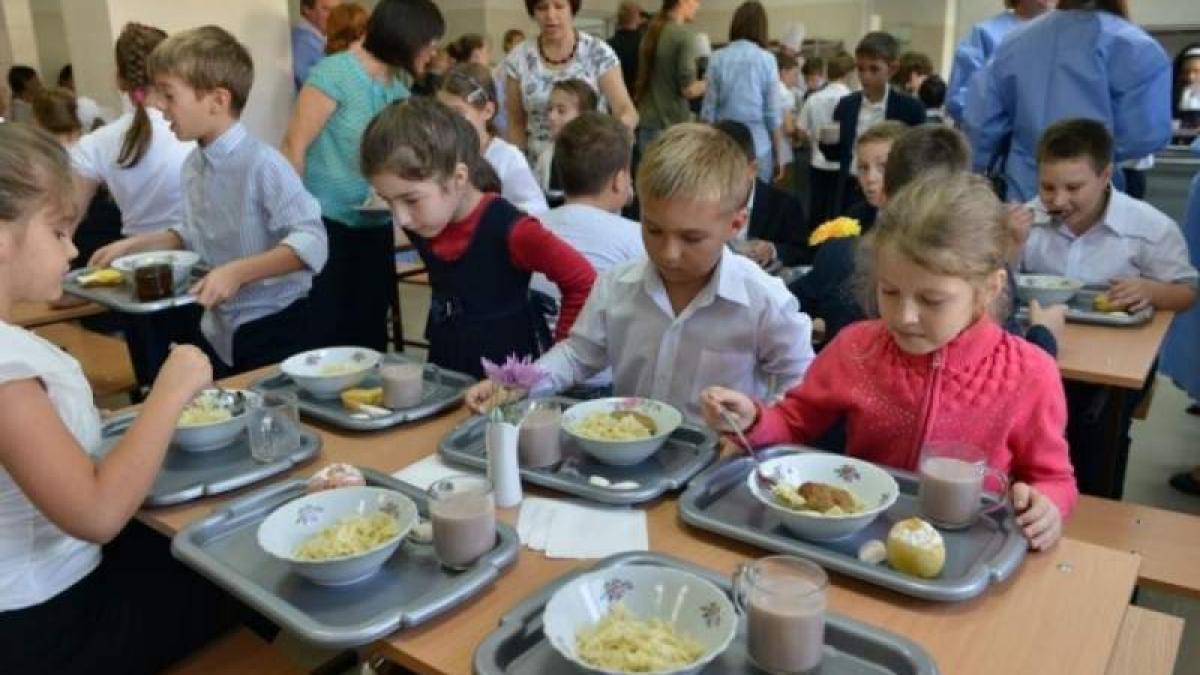 Masă caldă la școală. Numărul de școli se dublează