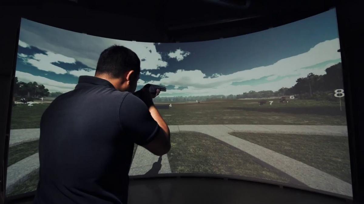 Poliția Română se virtualizează în lupta contra terorismului. Antrenamente de trageri cu pistolul, la SIAS, pe simulatoare