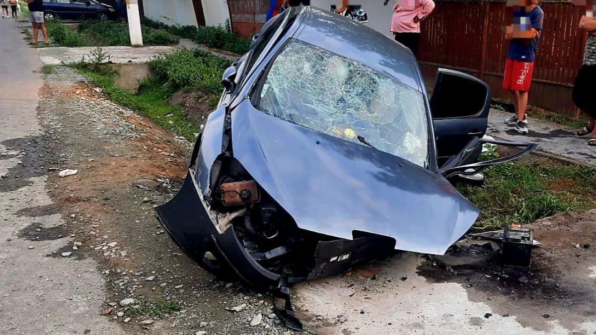 UPDATE Ialomița: Doi morți şi 2 răniţi, după ce un autoturism a intrat într-un șanț
